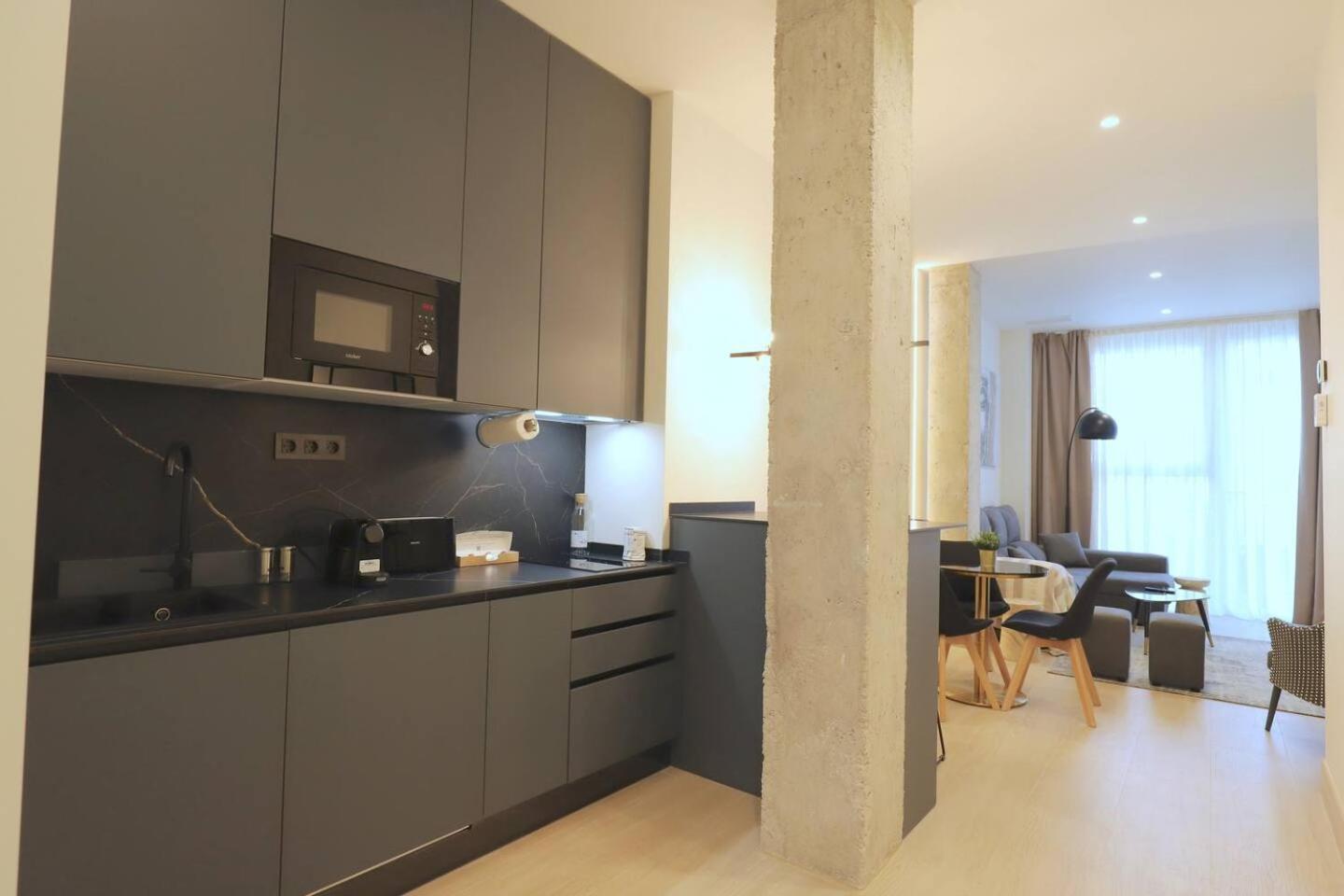 Apartamentos Orilla Del Bernabeu Madrid Exterior photo