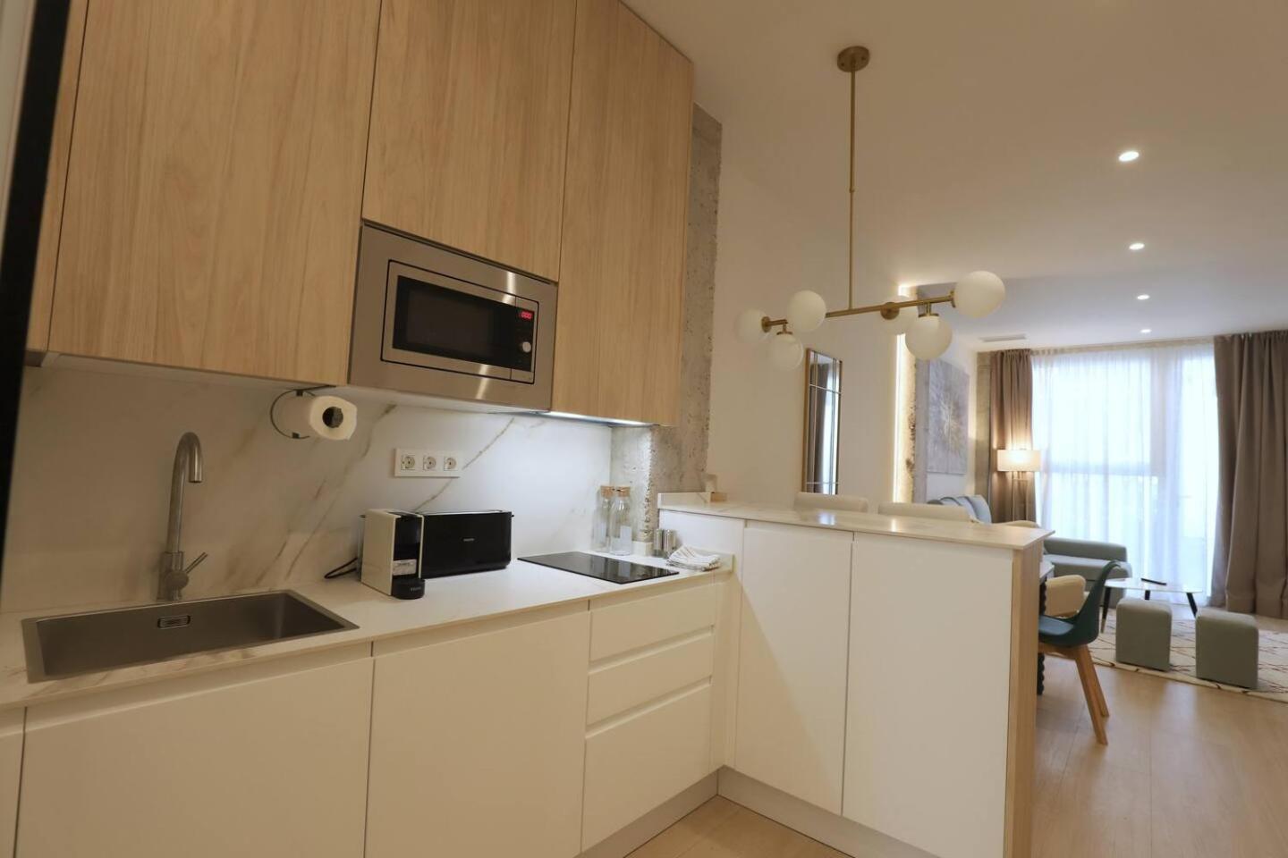 Apartamentos Orilla Del Bernabeu Madrid Exterior photo
